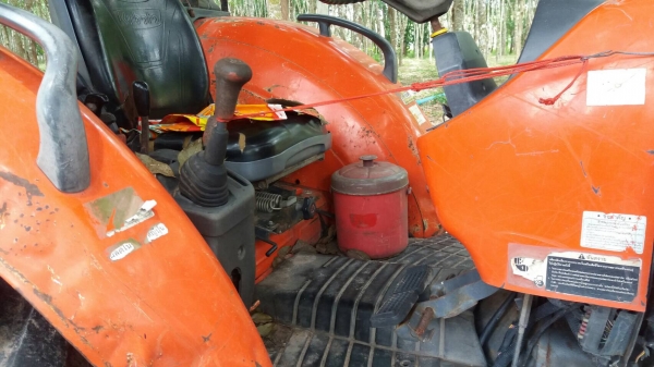 รถไถ KUBOTA 7040  ,  2 เพลา.     สนใจติดต่อ  081 - 6079515