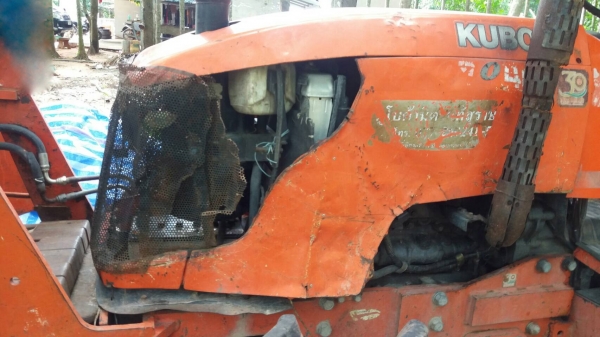 รถไถ KUBOTA 7040  ,  2 เพลา.     สนใจติดต่อ  081 - 6079515