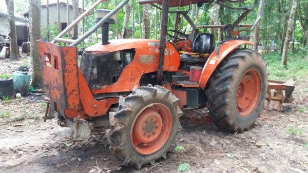 รถไถ KUBOTA 7040  ,  2 เพลา.     สนใจติดต่อ  081 - 6079515