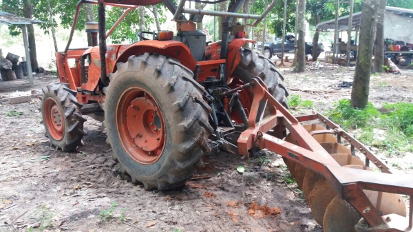 รถไถ KUBOTA 7040  ,  2 เพลา.     สนใจติดต่อ  081 - 6079515