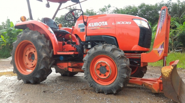 ขายรถไถ KUBOTA L3008ผ่านงานมา 630ชั่วโมง พร้อมอุปกรณ์ดันหน้า รับประกันเครื่องยนต์   ราคา 280,000 บาท อ.แกลง จ.ระยอง   DC Tractor Rayong 0818618678,0899347475 https://www.facebook.com/DC-Tractor-Rayong-3071545327&hellip;/shop&hellip; id line=081-8618678 id