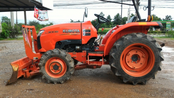 ขายรถไถ KUBOTA L3008ผ่านงานมา 630ชั่วโมง พร้อมอุปกรณ์ดันหน้า รับประกันเครื่องยนต์   ราคา 280,000 บาท อ.แกลง จ.ระยอง   DC Tractor Rayong 0818618678,0899347475 https://www.facebook.com/DC-Tractor-Rayong-3071545327&hellip;/shop&hellip; id line=081-8618678 id