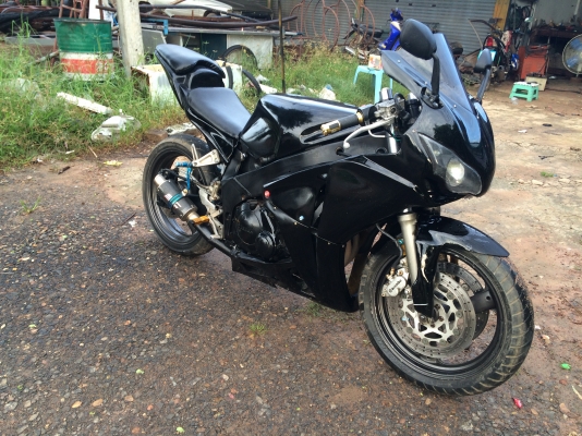 ขายfzr400rrสี่สูบเสียงโหดๆแต่งcbr1000 ขายfzr400rrสี่สูบเสียงโหดๆแต่งcbr1000