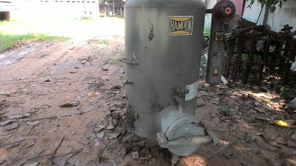 ถังเซื่อมแก็ส + หัว  ราคา 5000  บาท  ขายด่วน   098 668-3479  094 283-9369  สิทธิ์ คับ 5000 บาท