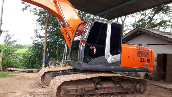 ขายฮิตาชิ ZX200-3 ชั่วโมงงาน 7,100 ชม. เอกสารเล่มทะเบียน ราคา 1,800,000 บาทตอรอง