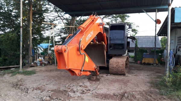 ขายฮิตาชิ ZX200-3 ชั่วโมงงาน 7,100 ชม. เอกสารเล่มทะเบียน ราคา 1,800,000 บาทตอรอง