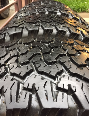 ยาง All BF Goodrich 265 70 16 ปลายปี12 ดอกเต็ม พร้อมใช้งาน ราคาไม่แพง