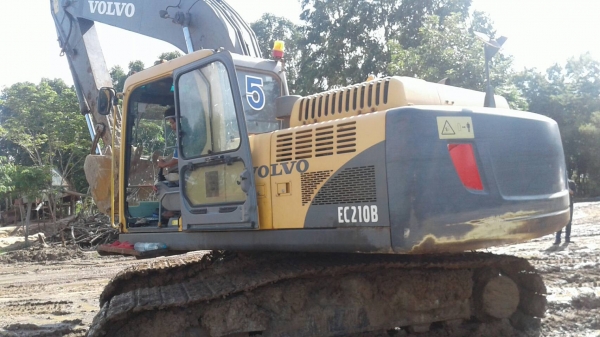 ขายรถแบคโฮ VOLVO EC210B เอกสารเล่มทะเบียน ราคา 1250000