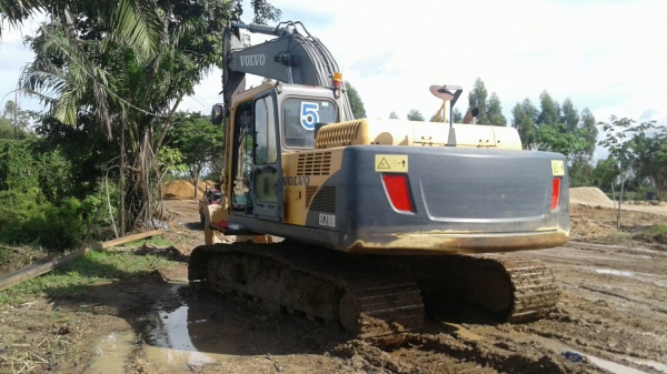 ขายรถแบคโฮ VOLVO EC210B เอกสารเล่มทะเบียน ราคา 1250000