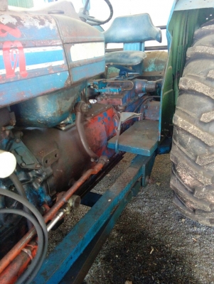 ขายรถไถ FORD 6600 เพลาเดี่ยว ใบมีดดันหน้า ไม่มีทะเบียน ราคา 200000