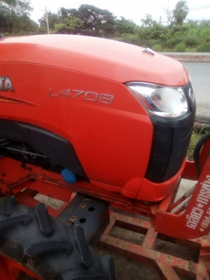 ขายรถไถแทรคเตอร์คูโบต้า L4708 ทำงานน้อย1,029ชม. อุปกรณ์ใบดันหน้าอย่างเดียว สภาพพร้อมทำงาน