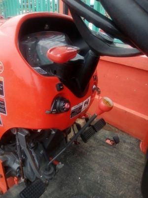 ขายรถไถแทรคเตอร์คูโบต้า L4708 ทำงานน้อย1,029ชม. อุปกรณ์ใบดันหน้าอย่างเดียว สภาพพร้อมทำงาน