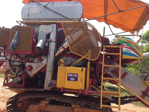 ขายรถเกี่ยวข้าวไอ้หนุ่มไวไฟปี53 เกษตรพัฒนาเครื่องHINOJO8C 260เทอร์โบว์ช่วงล่าง12ปั๊ม23