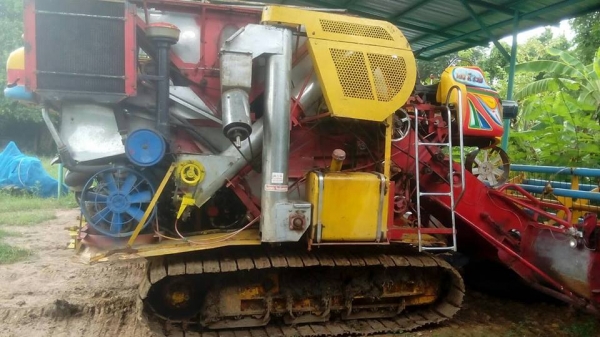 ขายรถเกี่ยวข้าว ปี53เกษตพัฒนา ช้างไวไฟจอมพลัง เครื่อง6D17เทอร์โบว์ ช่วงล่าง10เพลาใหญ่ เช็คระบบพร้อมลงงาน