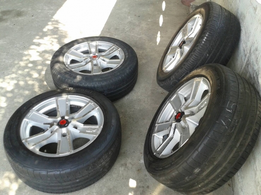 ขอบ17นิ้ว6รู พร้อมยาง ชุดนี้ ราคา 7900 บาท