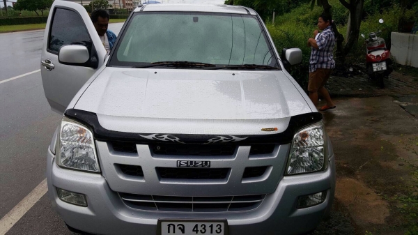 ขายรถกระบะ ISUZU D-MAX ปี 2005 4 ประตู เกียร์ธรรมดา รถบ้าน พร้อมใช้งาน