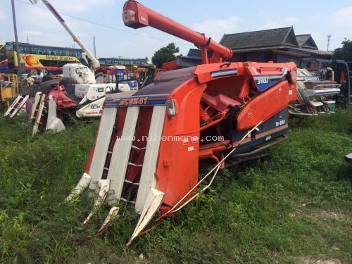 รถเกี่ยวข้าวนั่งขับ  KUBOTA  R1-241 รหัสสินค้า 80904449 Tel.081-8283376  www.nihonmono.com