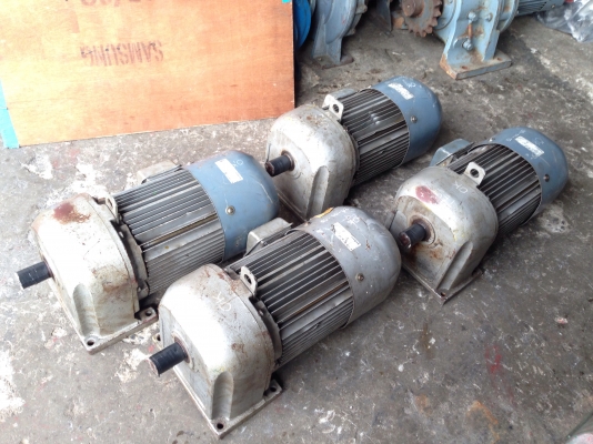 ขายมอเตอร์เกียร์ Mitsubishi 3HP. 380V มีระบบเบรคในตัว อัตราทด 1:25 เพลาออกประมาณ 58รอบต่อนาที สภาพสวยเดิมๆ วิ่งนิ่ม พร้อมใช้งาน มี 4ตัวครับ