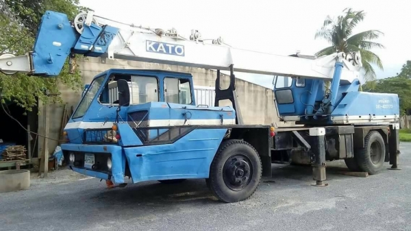 ต้องการขายรถเครน 6 ล้อ 11 ตัน KATO