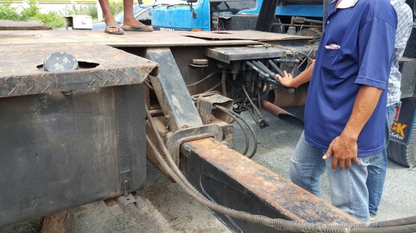 ต้องการขายรถเครน 6 ล้อ 11 ตัน KATO