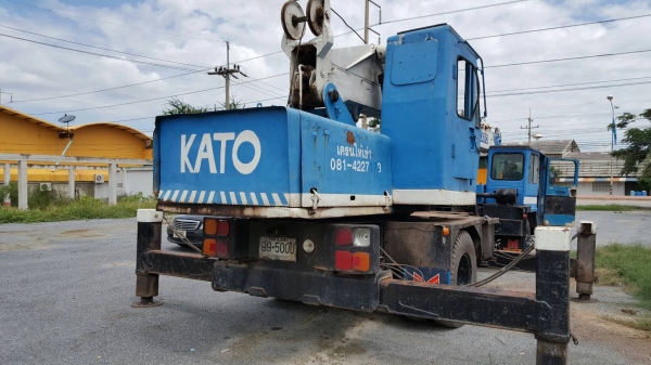 ต้องการขายรถเครน 6 ล้อ 11 ตัน KATO