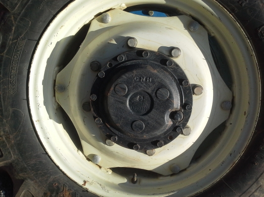 ขายนิวฮอแลน TD 90 แรงเทอโบรถ   714 ช.มสภาพรถป้ายแดงพร้อมทะเบืยน