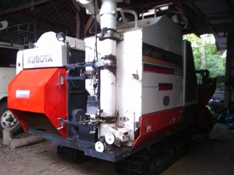 รถเกี่ยวข้าว  คูโบต้า  DC 68 g  รถปี  55  สภาพสวยครับ