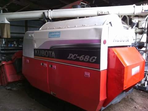 รถเกี่ยวข้าว  คูโบต้า  DC 68 g  รถปี  55  สภาพสวยครับ