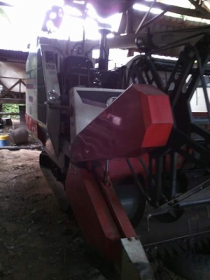 รถเกี่ยวข้าว  คูโบต้า  DC 68 g  รถปี  55  สภาพสวยครับ
