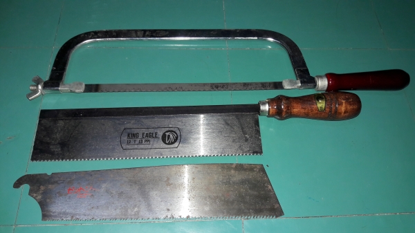 ขายเลื่อยเหล็กงานญี่ปุ่นด้ามไม้จากตู้ Japan. ขายเลื่อยเหล็กงานญี่ปุ่นด้ามไม้จากตู้ Japan.