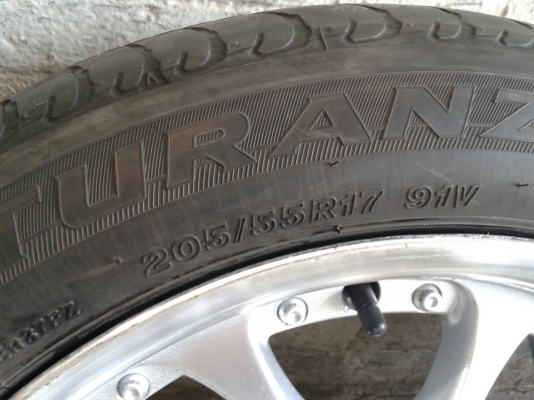 ขอบ17นิ้ว5รู114 พร้อมยาง ชุดนี้ ราคา 7200 บาท