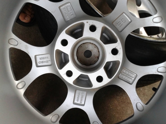 ขอบ17นิ้ว5รู114 พร้อมยาง ชุดนี้ ราคา 7200 บาท