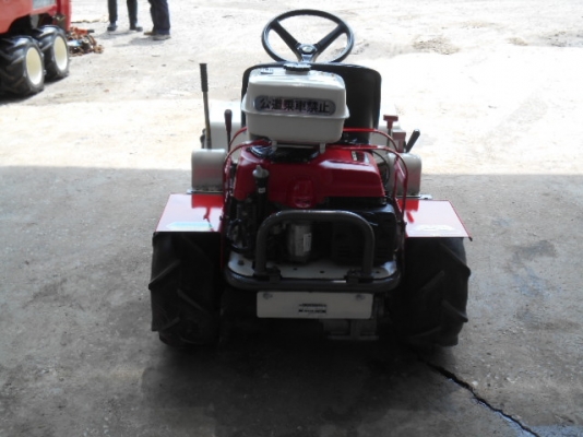 รถตัดหญ้า OREC RM80JD 11 แรง พร้อมใช้งาน