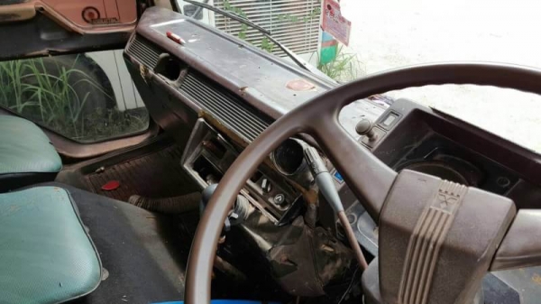 ขาย 565,000 Mitsu Fuso รถน้ำ 2 เพลา FN527M-A2xxxx เตรื่อง 6D16-195 แรง 10 เกียร์  หัวบาง ยางดี คัสชีสวย เล่มทะเบียน รถอยู่ จ.จันทบุรี  090-772-3710 090-772-3709