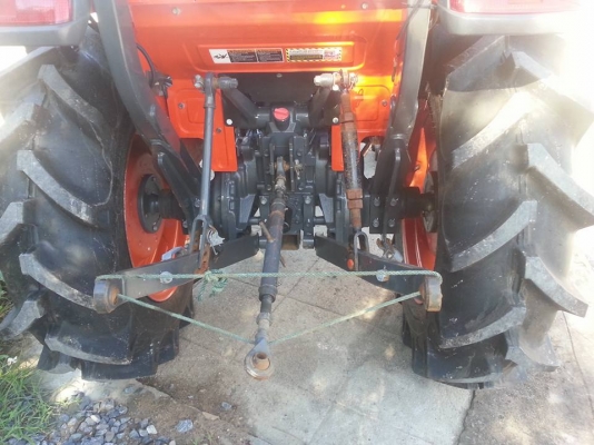 คูโบต้า L3608SP 4 WD ติดตั้งใบมีดหน้าใหม่ ผานหลังใหม่ ทำงาน 305 ชั่วโมง ปี จดะเบียน พ.ย. 2557