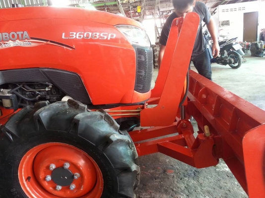 คูโบต้า L3608SP 4 WD ติดตั้งใบมีดหน้าใหม่ ผานหลังใหม่ ทำงาน 305 ชั่วโมง ปี จดะเบียน พ.ย. 2557