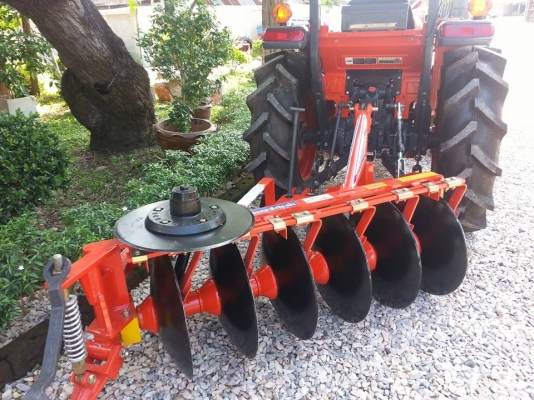 คูโบต้า L3608SP 4 WD ติดตั้งใบมีดหน้าใหม่ ผานหลังใหม่ ทำงาน 305 ชั่วโมง ปี จดะเบียน พ.ย. 2557