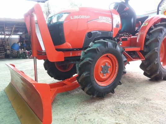 คูโบต้า L3608SP 4 WD ติดตั้งใบมีดหน้าใหม่ ผานหลังใหม่ ทำงาน 305 ชั่วโมง ปี จดะเบียน พ.ย. 2557