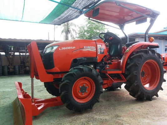 คูโบต้า L3608SP 4 WD ติดตั้งใบมีดหน้าใหม่ ผานหลังใหม่ ทำงาน 305 ชั่วโมง ปี จดะเบียน พ.ย. 2557