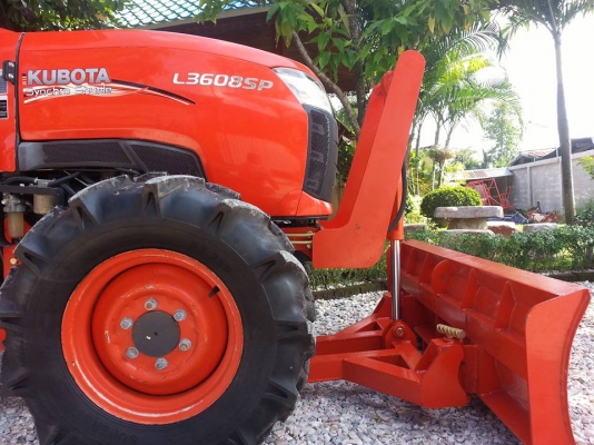 คูโบต้า L3608SP 4 WD ติดตั้งใบมีดหน้าใหม่ ผานหลังใหม่ ทำงาน 305 ชั่วโมง ปี จดะเบียน พ.ย. 2557