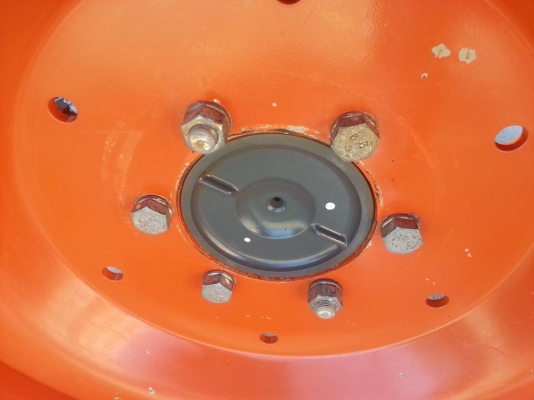 คูโบต้า L3608SP 4 WD ติดตั้งใบมีดหน้าใหม่ ผานหลังใหม่ ทำงาน 305 ชั่วโมง ปี จดะเบียน พ.ย. 2557