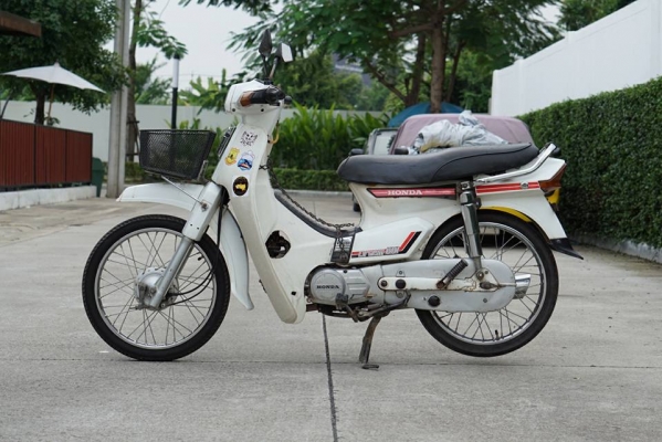 วุฒิ นนบุรี HONDA ดรีม100 คุรุสภารถสวยเดิมทะเบียนแท้ๆพร้อมโอน