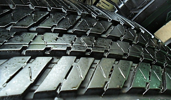 ยาง17กระบะสูง บริดสโตน265-65-R17ลงพื้นปี14 (4เส้น 3,900)ดอกหนา1 ซม.