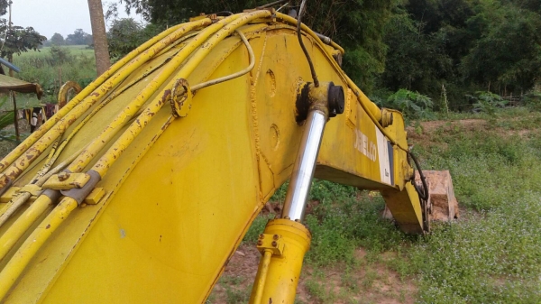 ขาย แบคโฮ KOBELCO SK200 Mark 2 เอกสารใบซื้อขาย รถใช้งานอยู่ครับ ราคาคุยกันได้