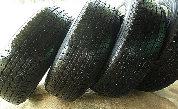 ยาง17กระบะสูง บริดสโตน255-65-R17ลงพื้นปี14 (4เส้น 3,800)ดอกหนา1 ซม.