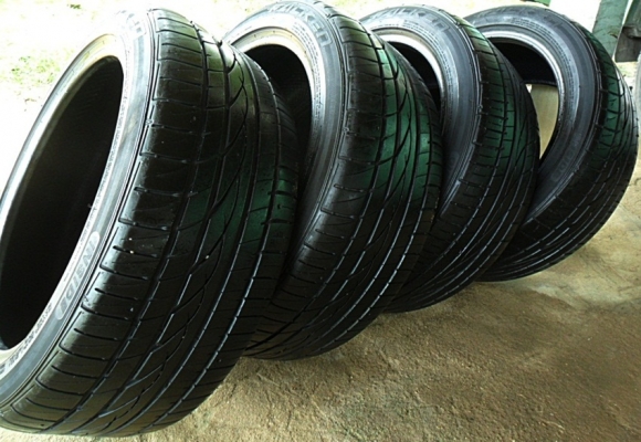 ยางซิ่ง17 ฟอลเคน 225-45-R17ลงพื้นปี13 หนาเกือบ 1เซ็น ยางซิ่ง17 ฟอลเคน 225-45-R17ลงพื้นปี13 หนาเกือบ 1เซ็น