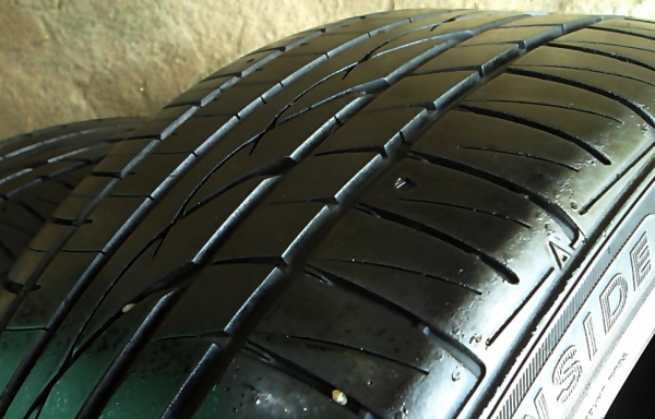 ยางซิ่ง17 ฟอลเคน 225-45-R17ลงพื้นปี13 หนาเกือบ 1เซ็น ยางซิ่ง17 ฟอลเคน 225-45-R17ลงพื้นปี13 หนาเกือบ 1เซ็น