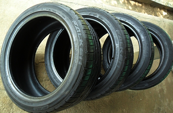 ยางซิ่ง17 ฟอลเคน 225-45-R17ลงพื้นปี13 หนาเกือบ 1เซ็น ยางซิ่ง17 ฟอลเคน 225-45-R17ลงพื้นปี13 หนาเกือบ 1เซ็น