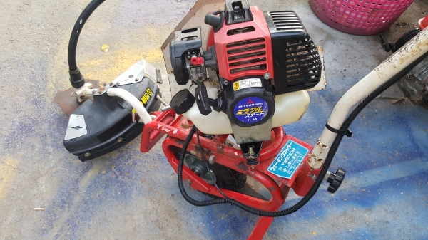 เครื่องตัดหญ้า พร้อมใช้ รหัส B3 - 4 สนใจสอบถามต่อรองได้ ขายได้ขาย