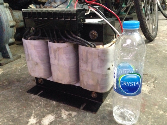 ขายหม้อแปลงไฟฟ้า Toyozumi made in Japan ขนาด 5Kva เข้า 380V ออก 220V สภาพสวยมาก ตัดจากเครื่องเก่าญี่ปุ่น พร้อมใช้งานครับ